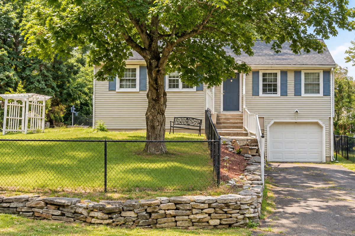 The Pauliz Homecare administrative office at 678 Randolph Rd, Middletown